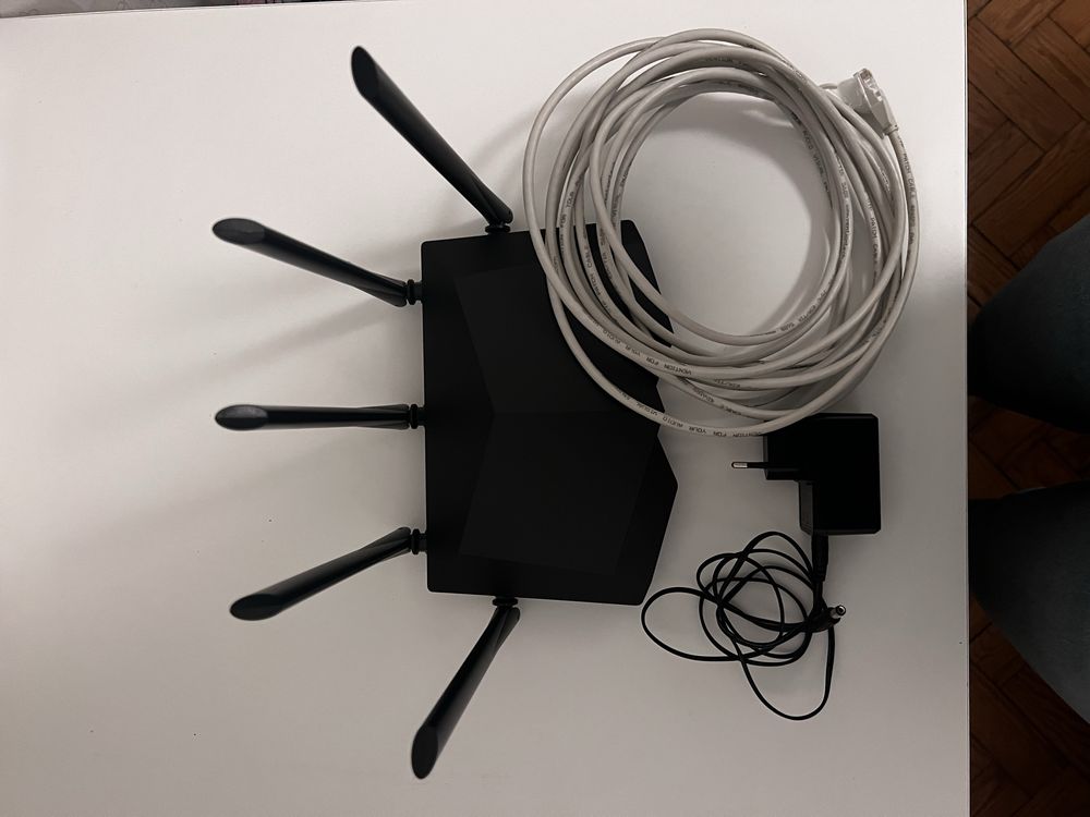 Tenda RX1 Pro Wifi 6 WLAN Router + Cabo de internet (5m)