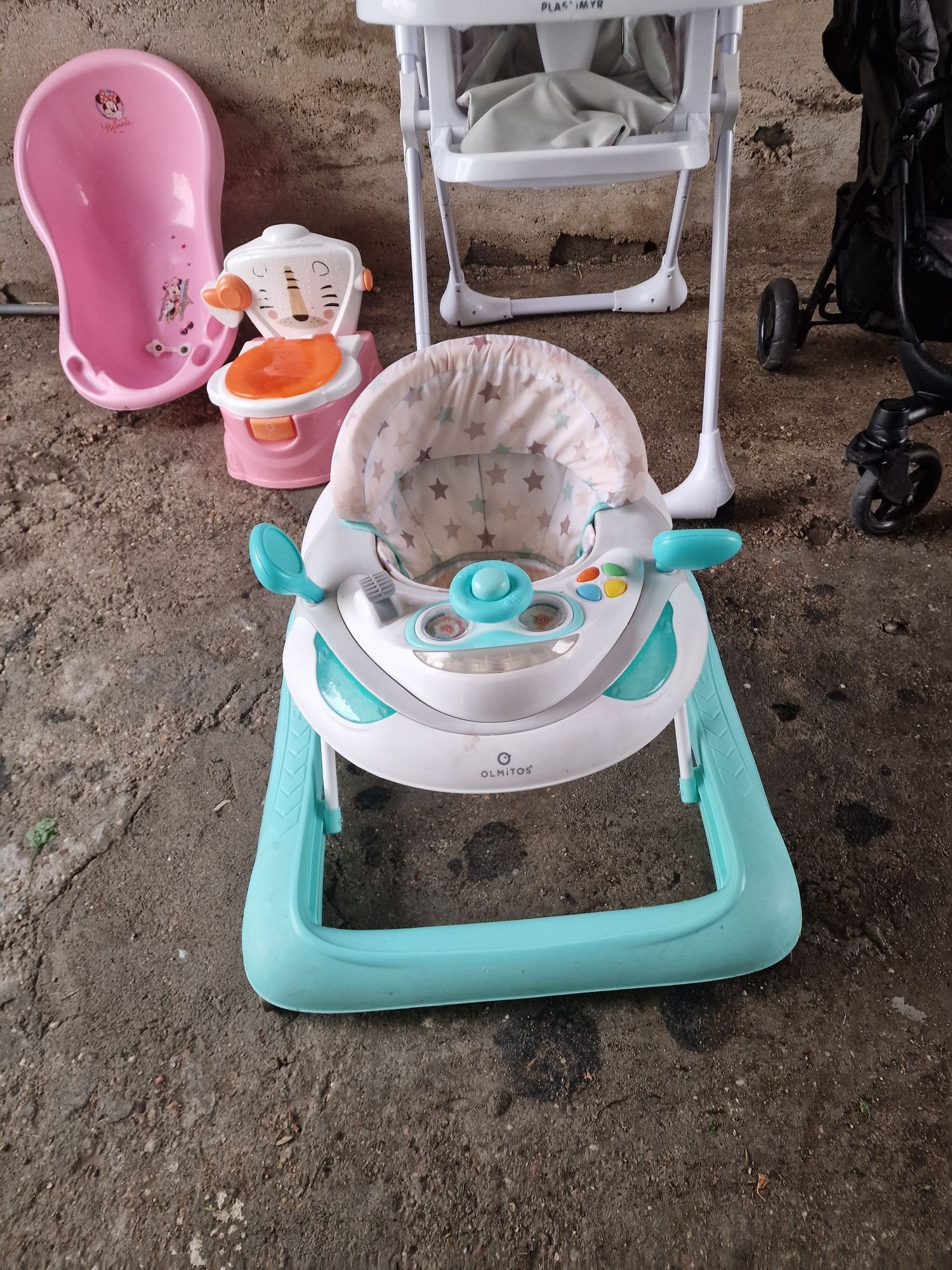 Carrinho de bebé e outros artigos