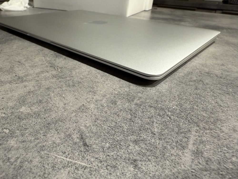 Macbook air m1  na gwarancji