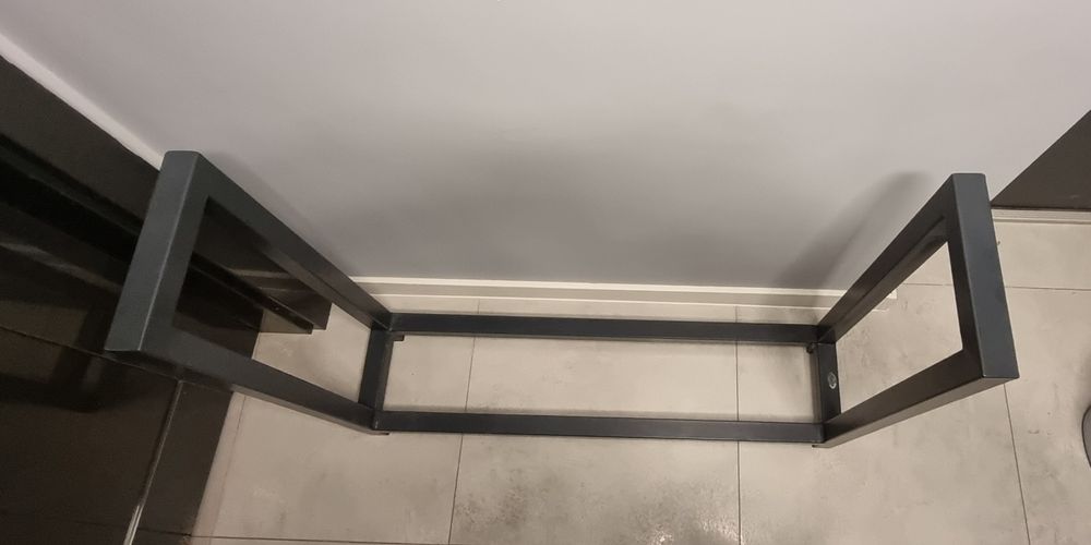 Stojak na drewno do kominka.