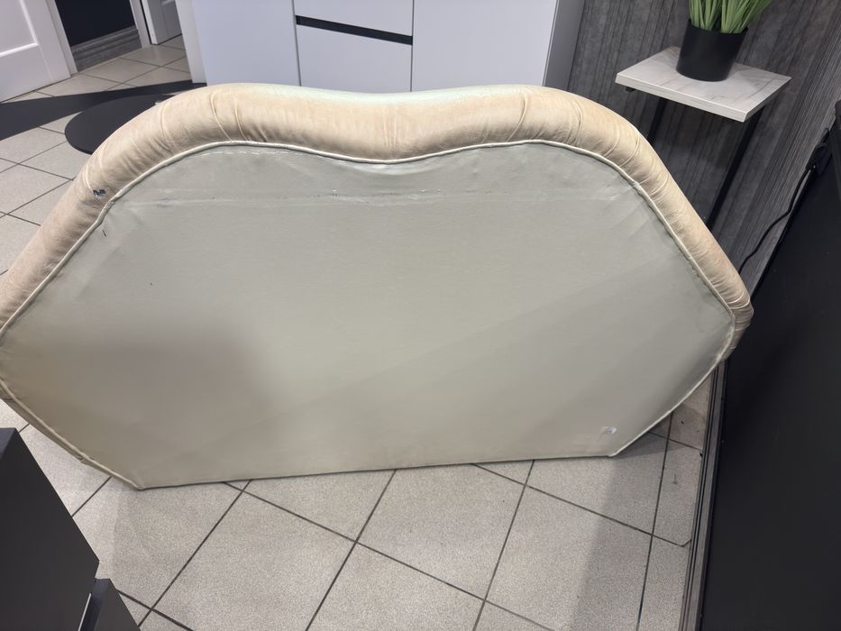 Диванчик для очикування