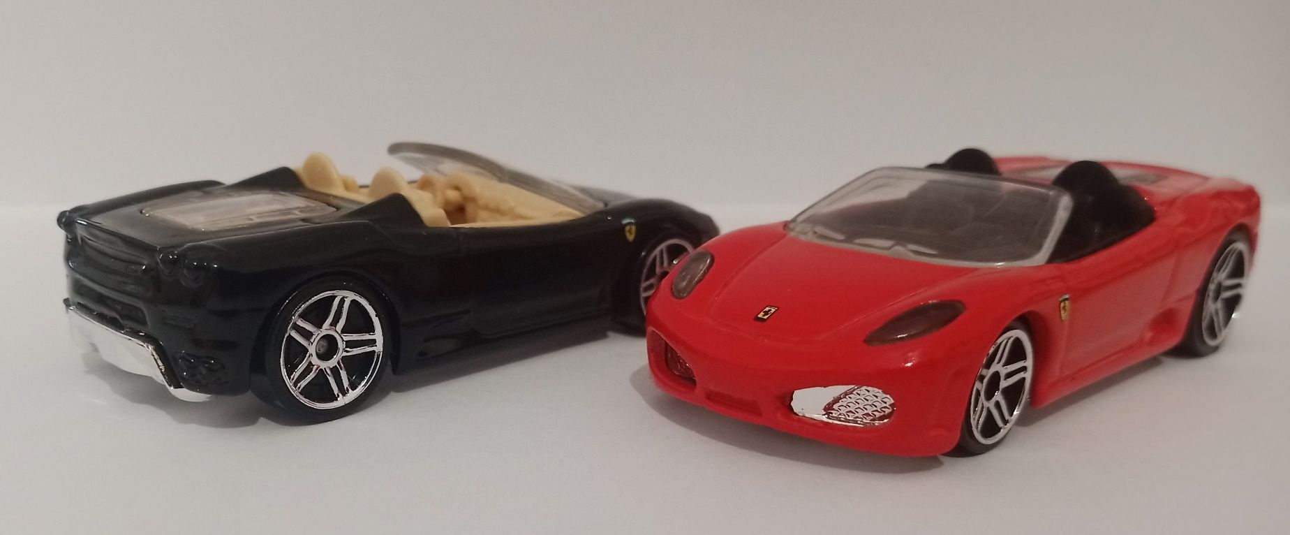 Ferrari F430 Spider x 2. Hot Wheels 1:64 + Pininfarina Battista 1:64