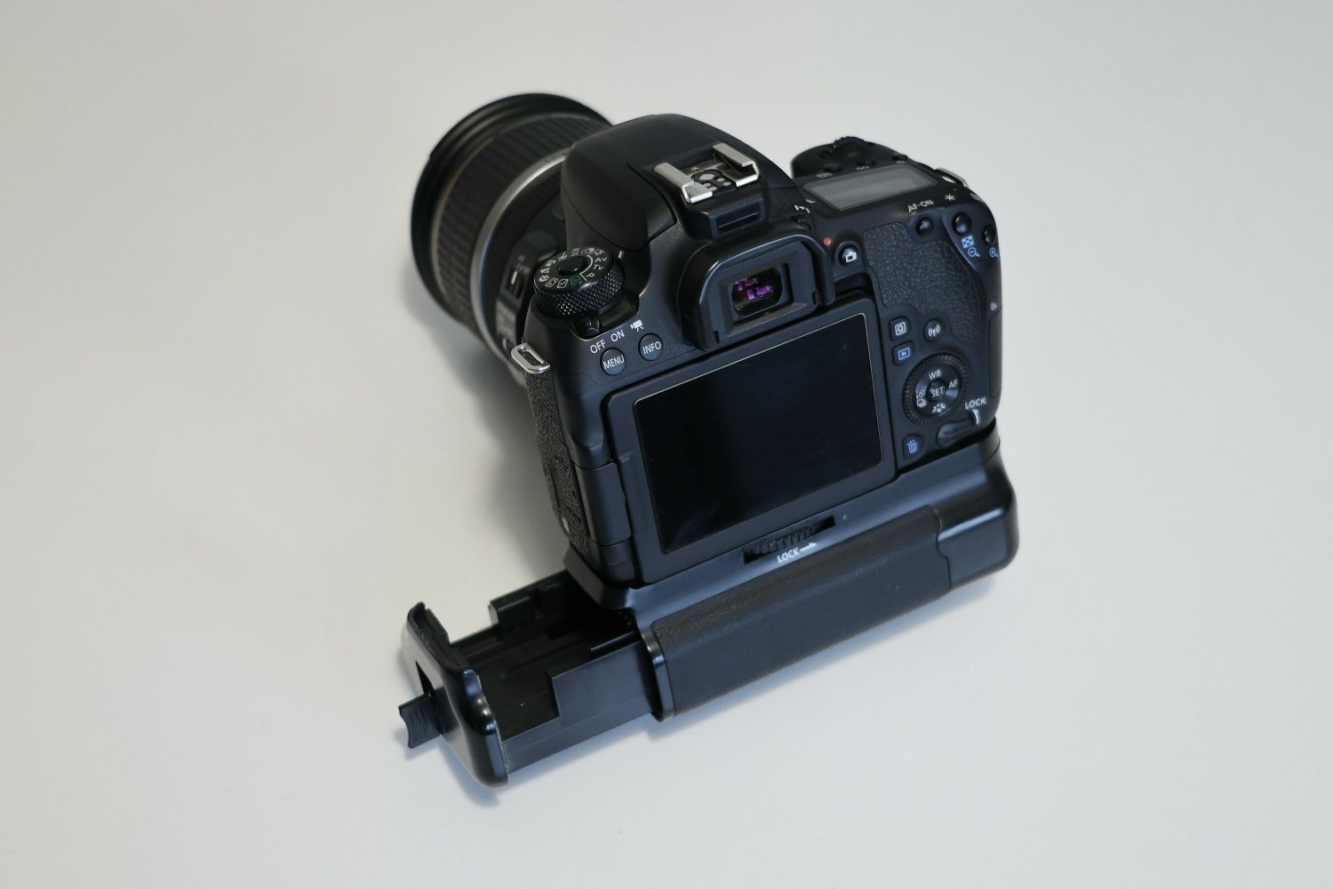 Canon 77D + Canon 17-55 2.8 IS USM + Grip