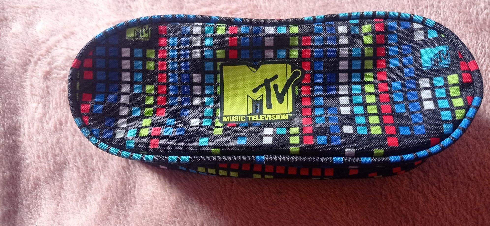 Piórnik mtv nowy