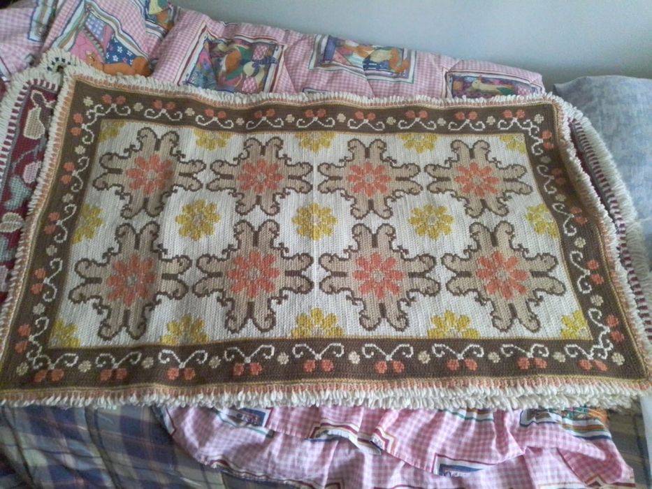 Tapetes de Arraiolos feitos à mão