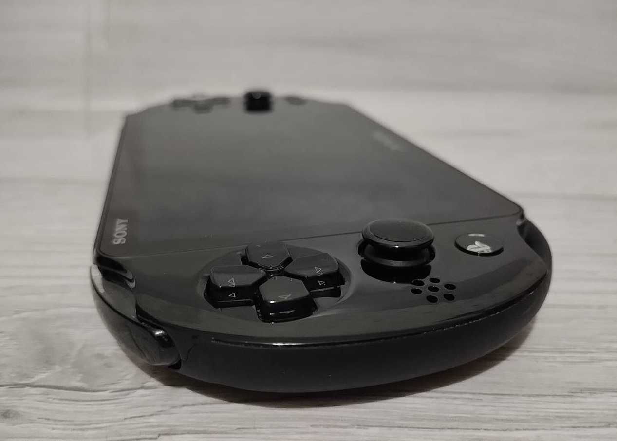 Sony PS Vita Slim 64Gb + 30 Ігор + Повний заводський комплект