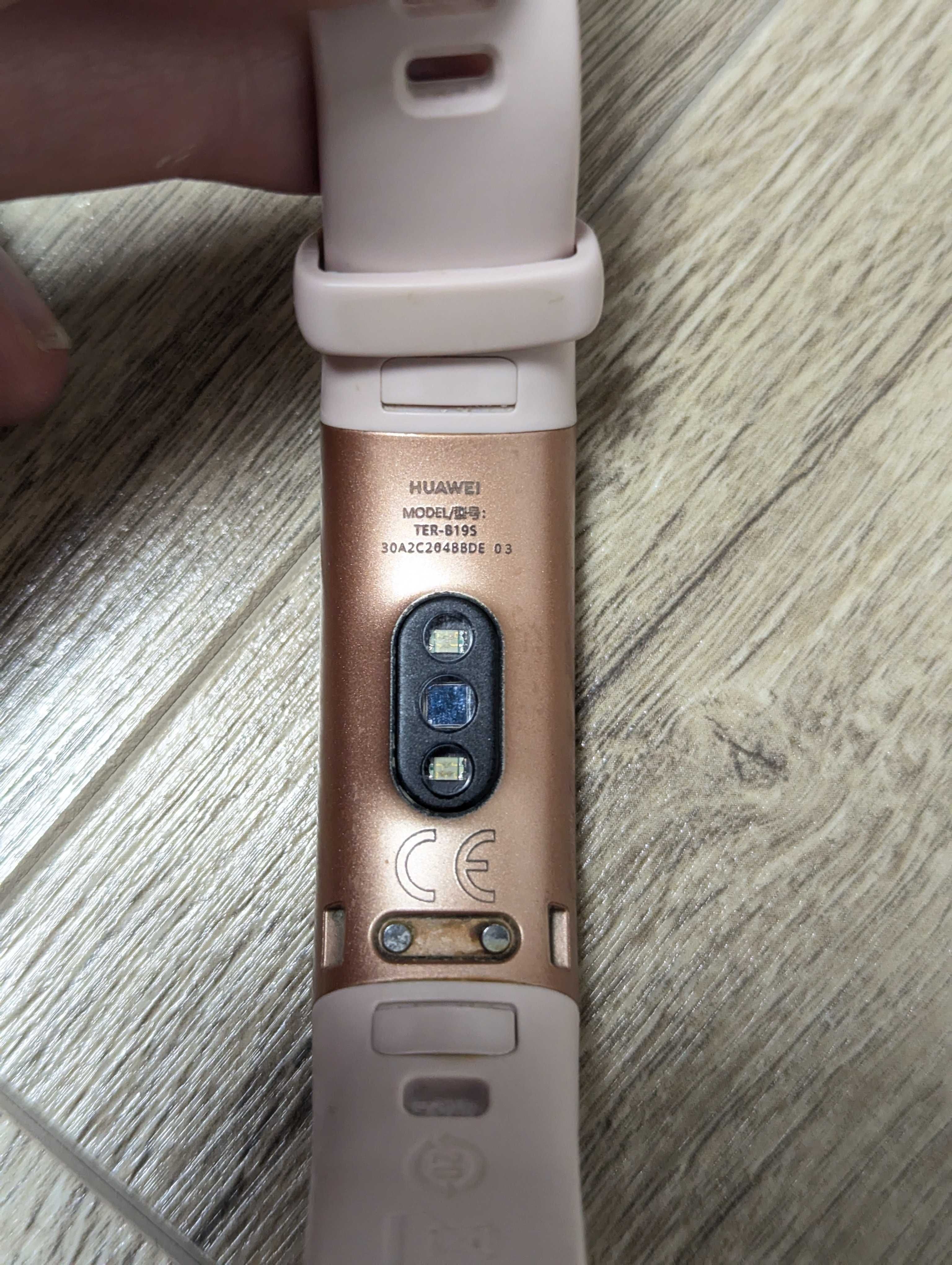 Смарт годинники Huawei band 4 pro