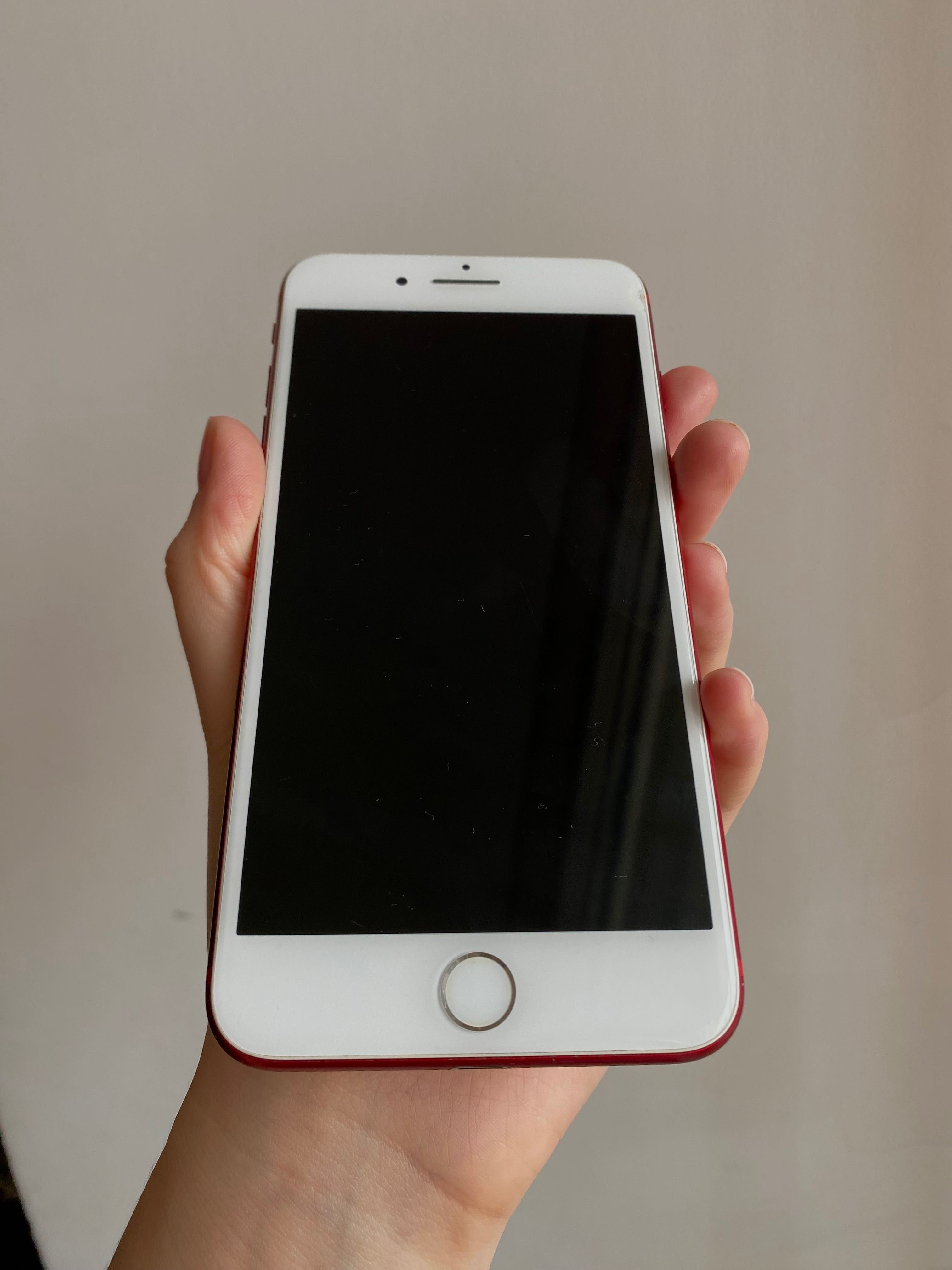 iPhone 7+ продаю