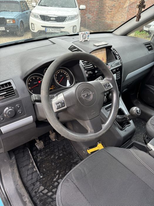 Продам сімейне авто в нормальному стані