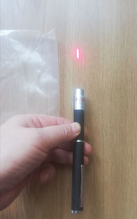 Laser w kształcie długopisu.