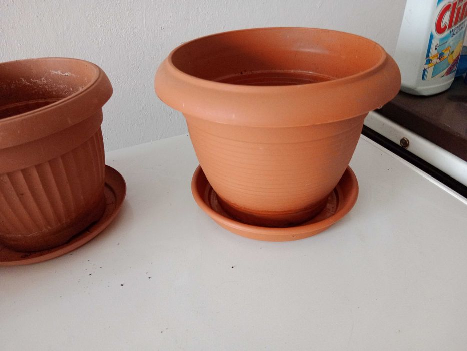 3 komplety doniczka plastikowa brązowa z podstawką