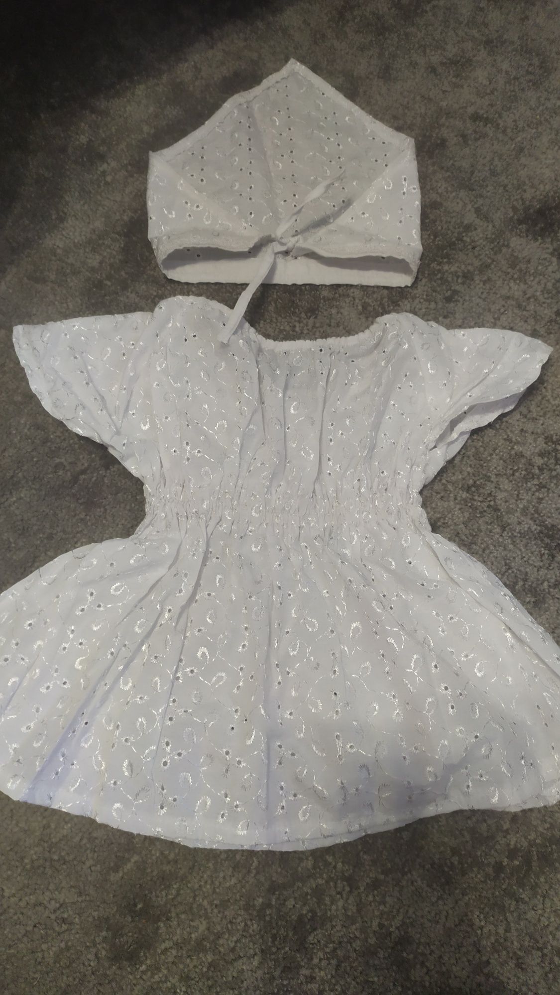 Дитяча біла сукня з хустинкою на вік 9-12 місяців.
