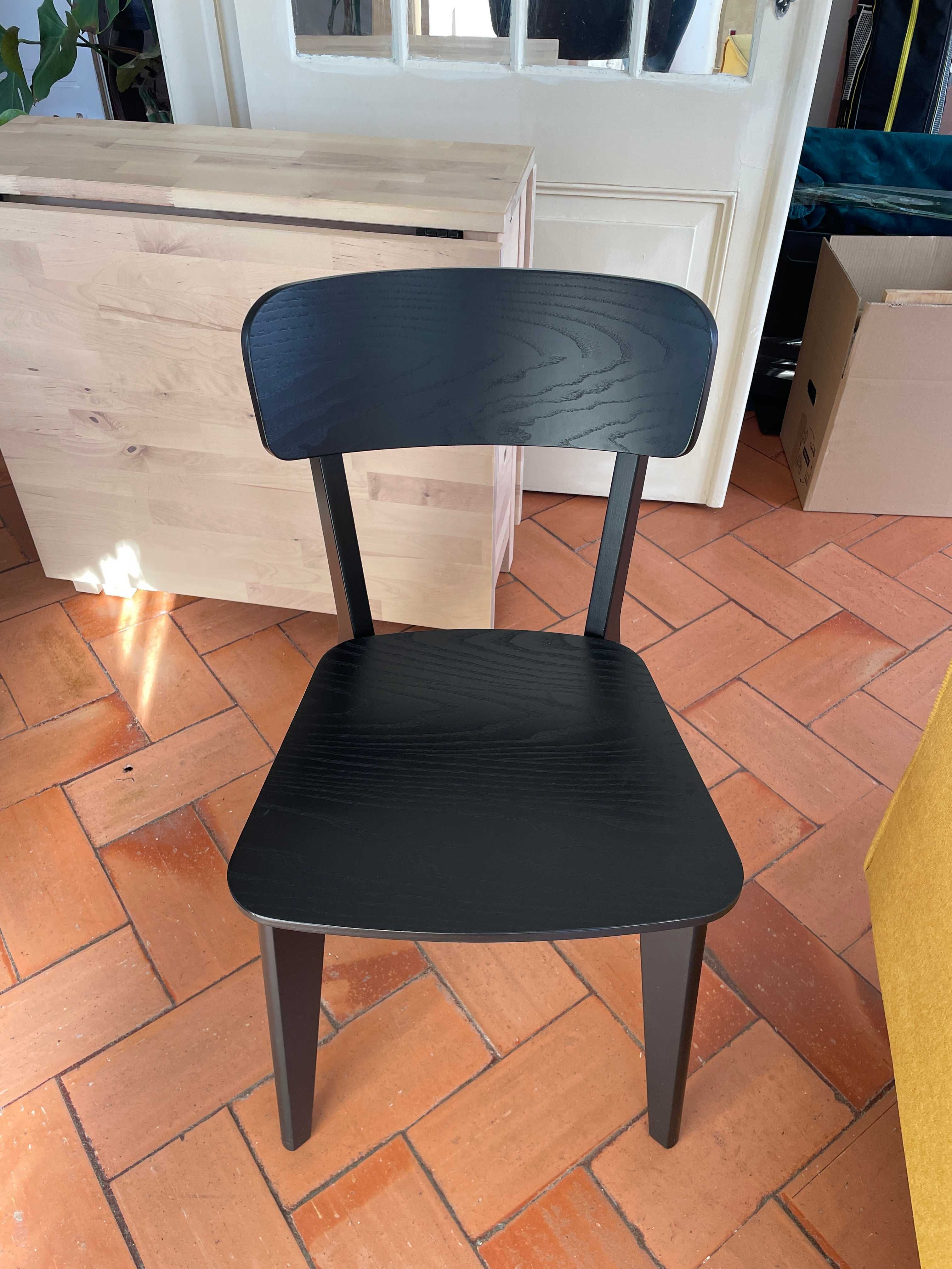 cadeira preta madeira IKEA novíssima