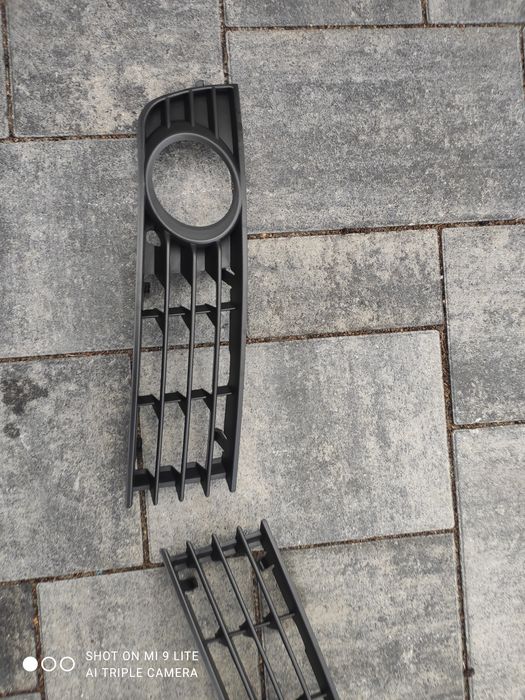 Kratka zderzaka halogenu Audi A4 B6 Prawa lewa