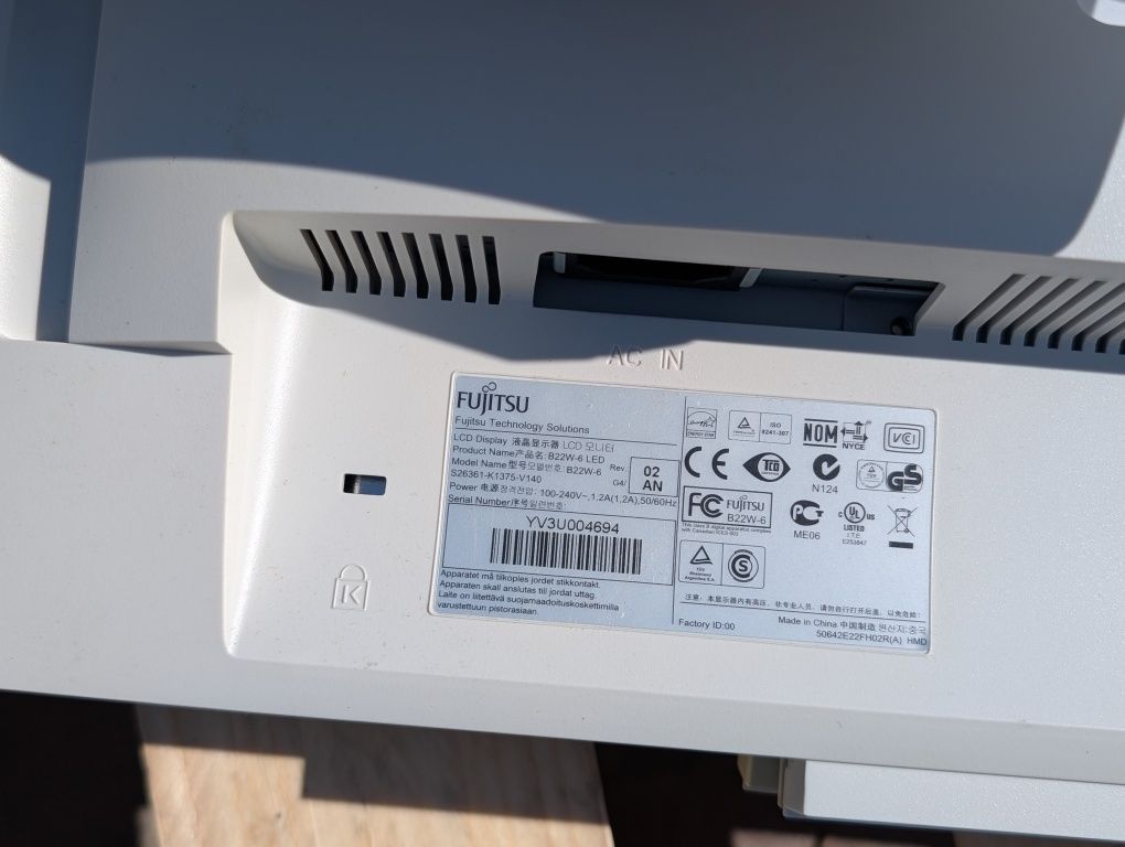 Бюджетні Монітори Fujitsu B22W-6 LED/22/1680x1050/LED.Уцінені.Царипини