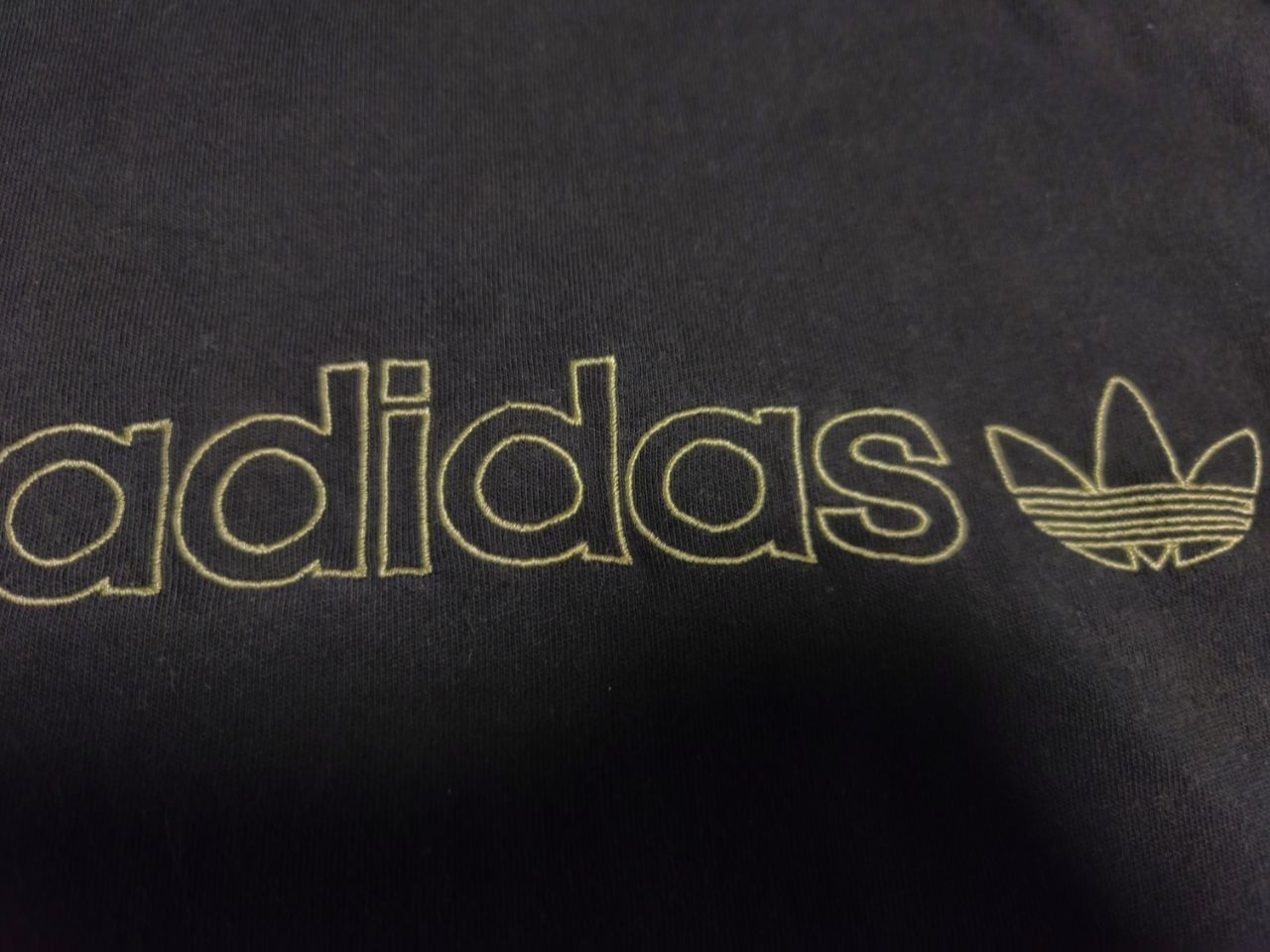 Футболка Adidas Big logo на нейлоновых лампасах