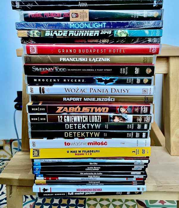 28 filmów na płytach DVD - część jeszcze zafoliowana