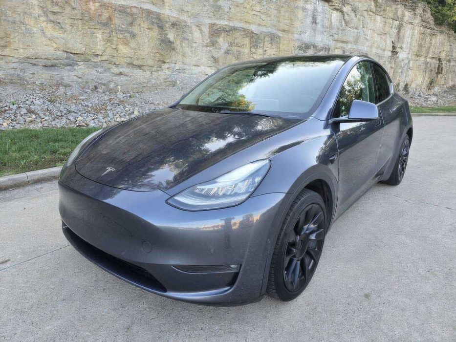 Tesla Model Y      2021