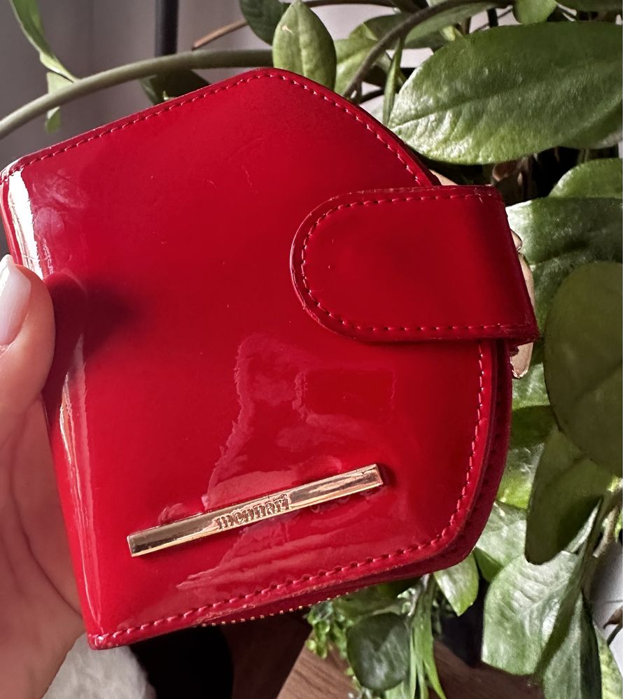 Monnari skórzany czerwony portfel
