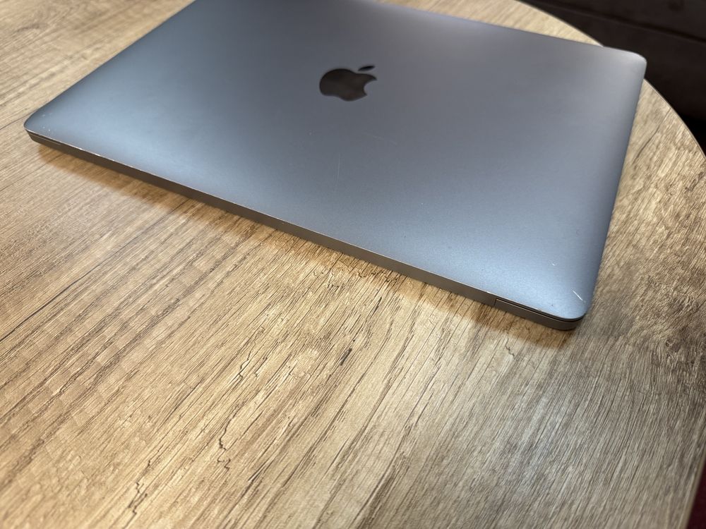 Apple Macbook pro 13 2020 intel i5 16gb ram 1tb ssd