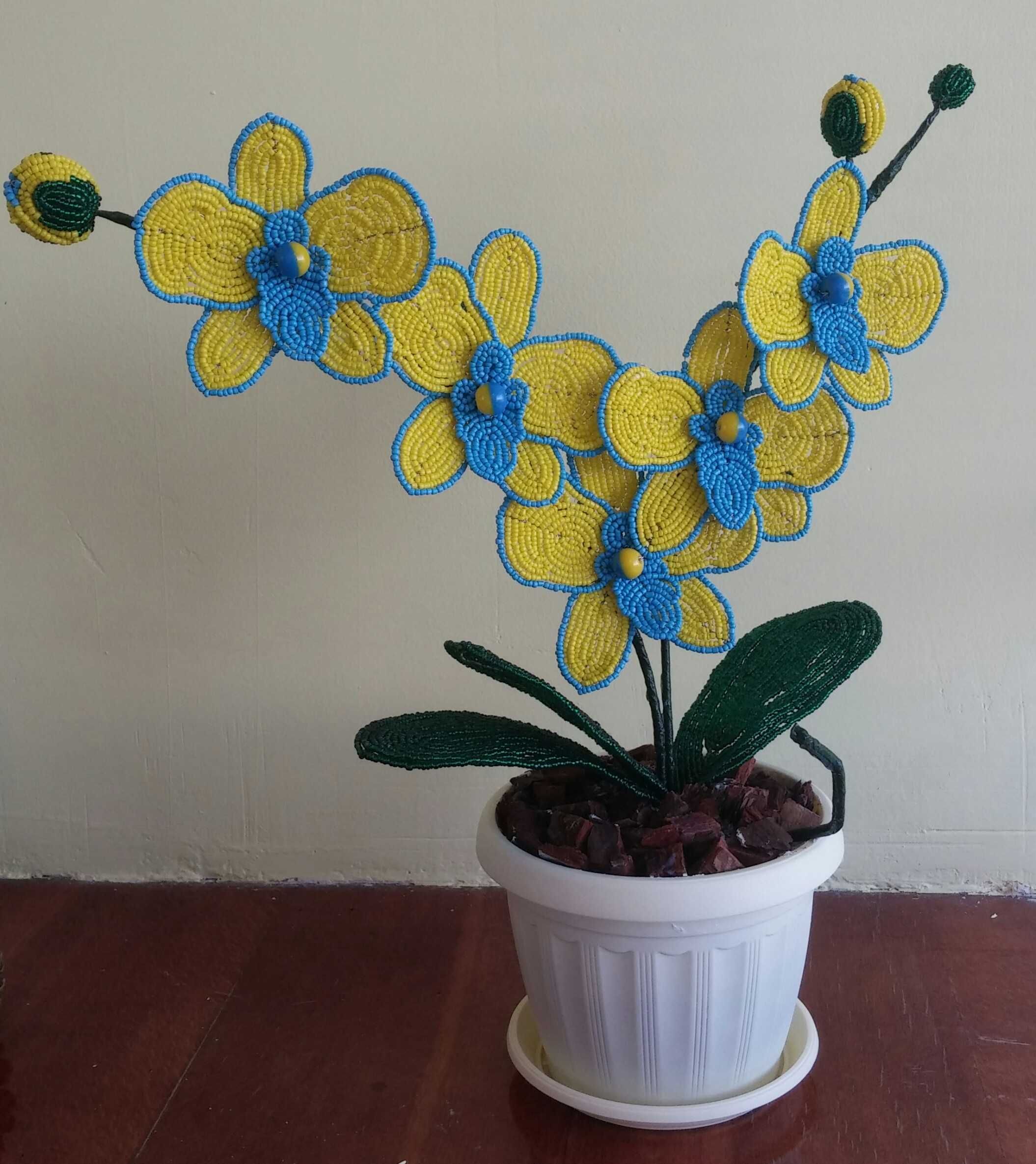Блакитна/жовта орхідея з бісеру
