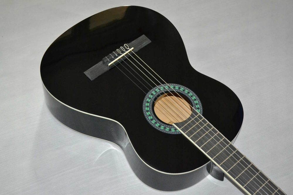 HARLEY BENTON CG200-BK 4/4 nowa gitara klasyczna ustawiona lutniczo