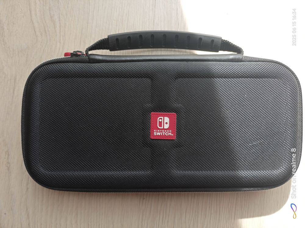 Etui do Nintendo Switch pierwszej generacji, podstawka