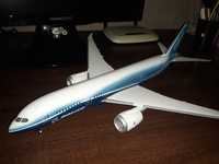 Модель самолёта Боинг (Boeing) 787-8 в 1:144 масштабе