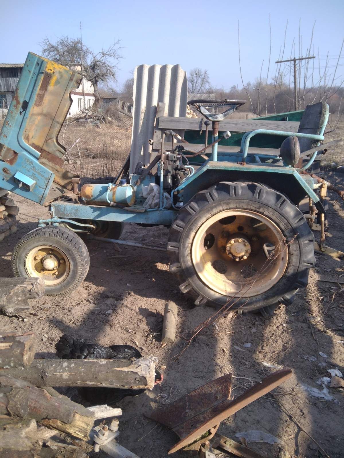 Продам трактор з плугом та волокушою