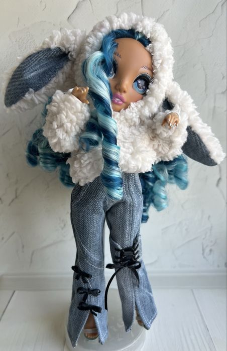 Одяг для Rainbow high