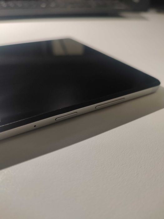 Tablet Lenovo M10 + skórzane etui z klawiaturą magnetyczną bluetooth