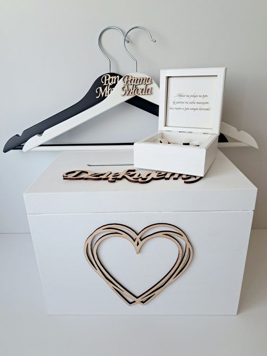 Białe pudełko na koperty obrączki wieszaki ślubne Naturalne drewniane