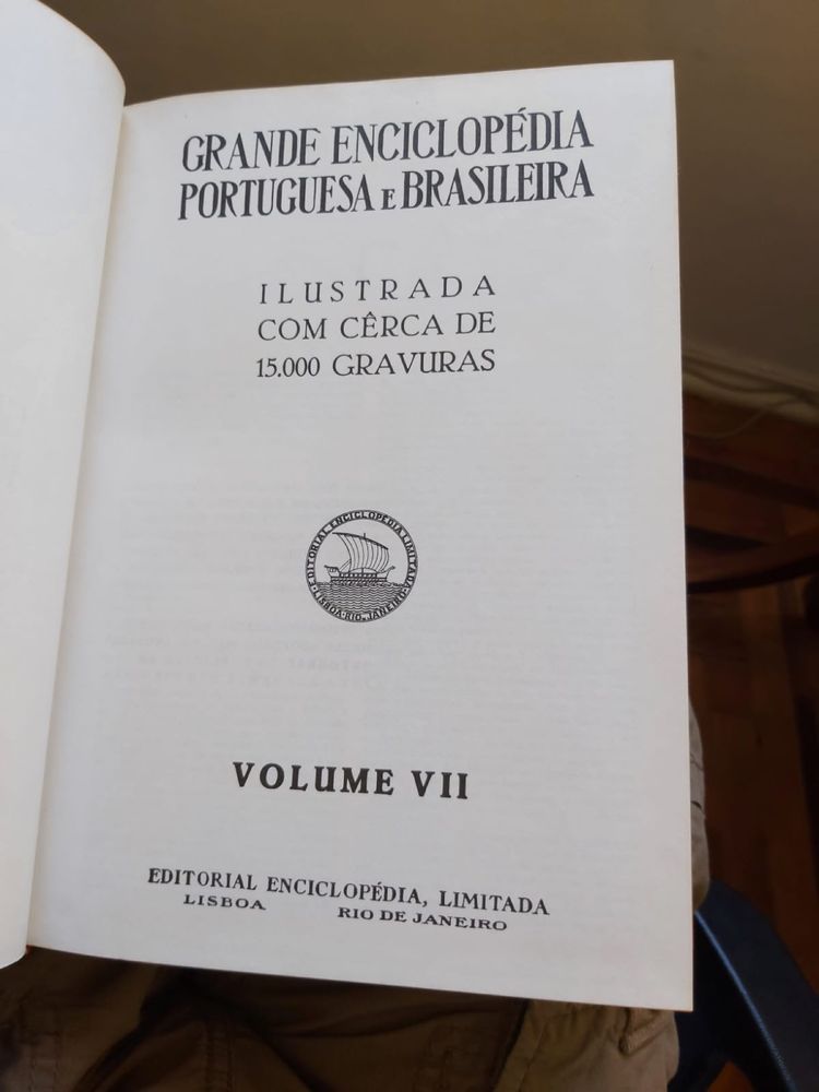 Grande Enciclopédia Portuguesa e Brasileira (40 volumes)