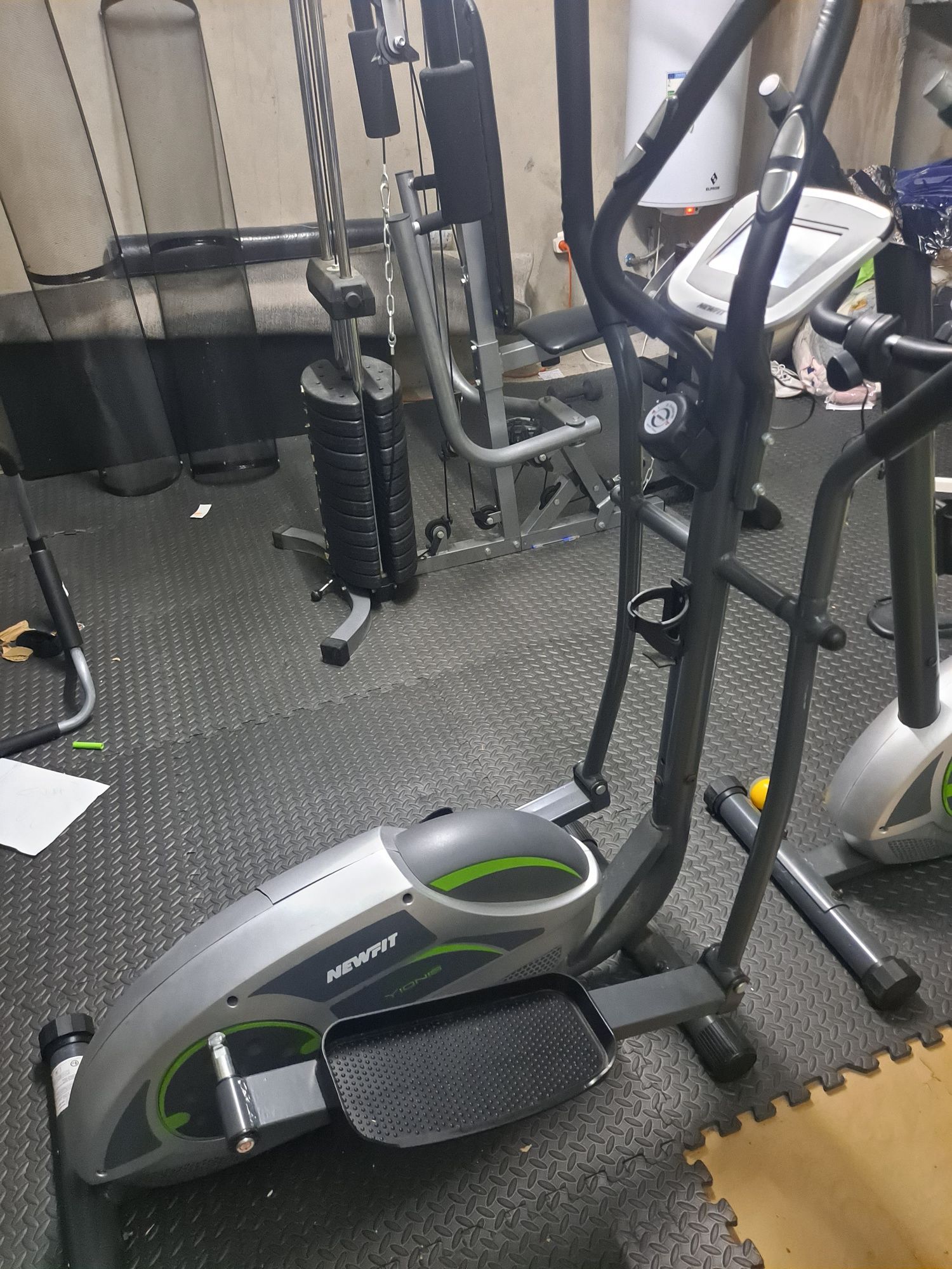 Eliptica Newfit – como nova
Monitor LCD com tempo, distânci
