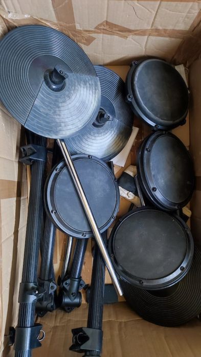 Bombo 20 CB Drums / Bateria elétrica Alesis DM6