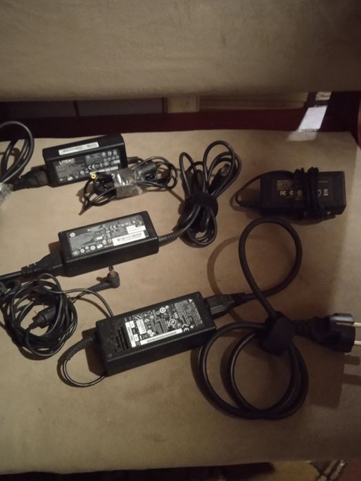 Продам зарядки для ноутбуков разные недорого