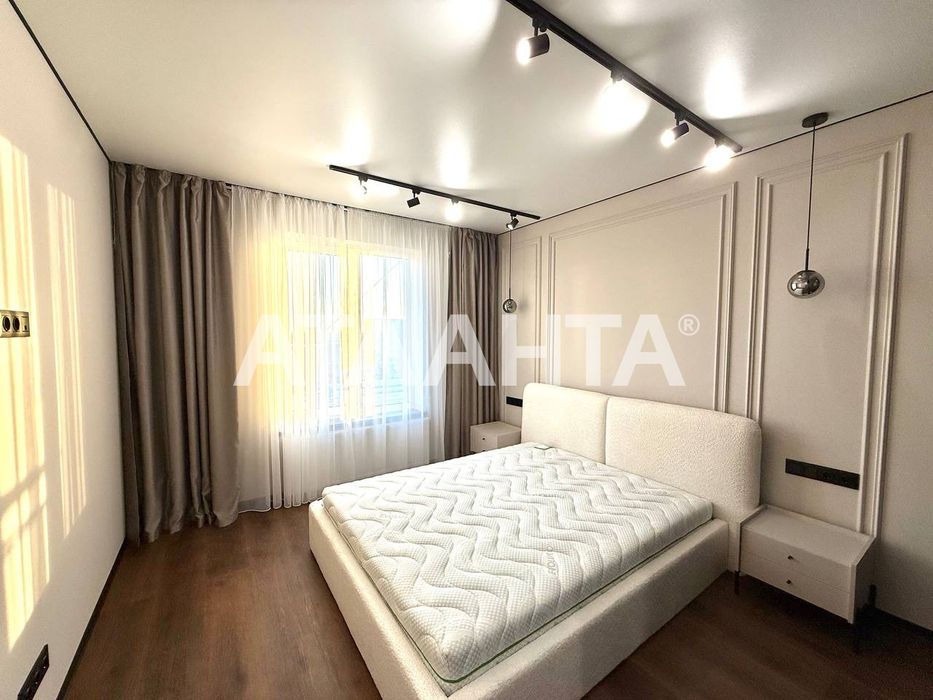 Нова квартира з ремонтом біля Victoria Gardens — заїжджай і живи