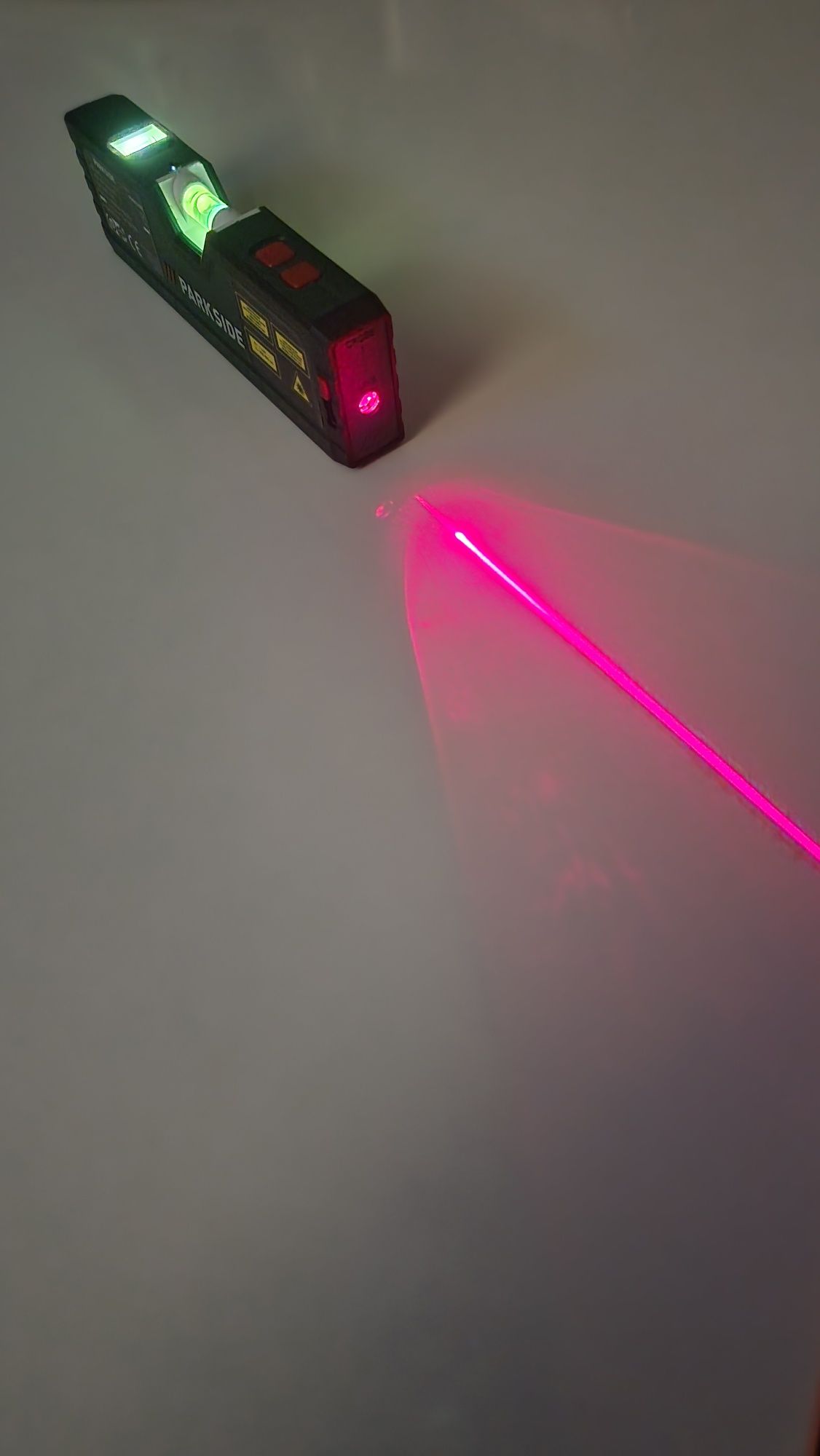 Nível de água com indicador de laser NOVO