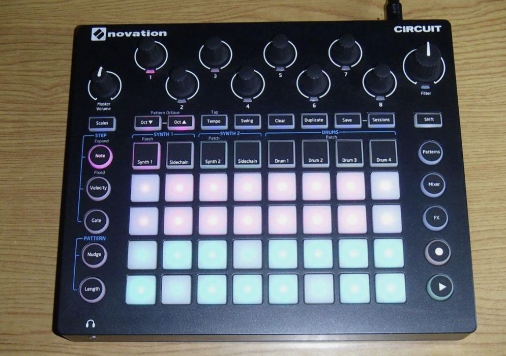 Korg  Vollca FM1 / novation circuit