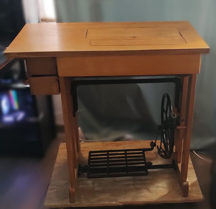 Szafka vintage pod maszynę do szycia Łucznik - oryginał PRL, 1974r.