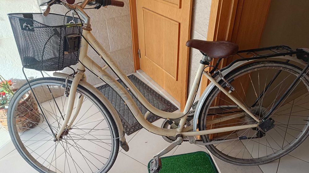 Vende-se Bicicleta Vintage aro 28 ,usada com marcas de uso
