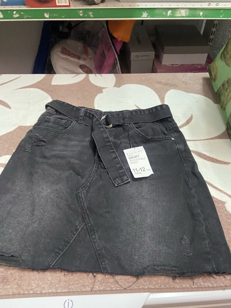 Saia preta de menina