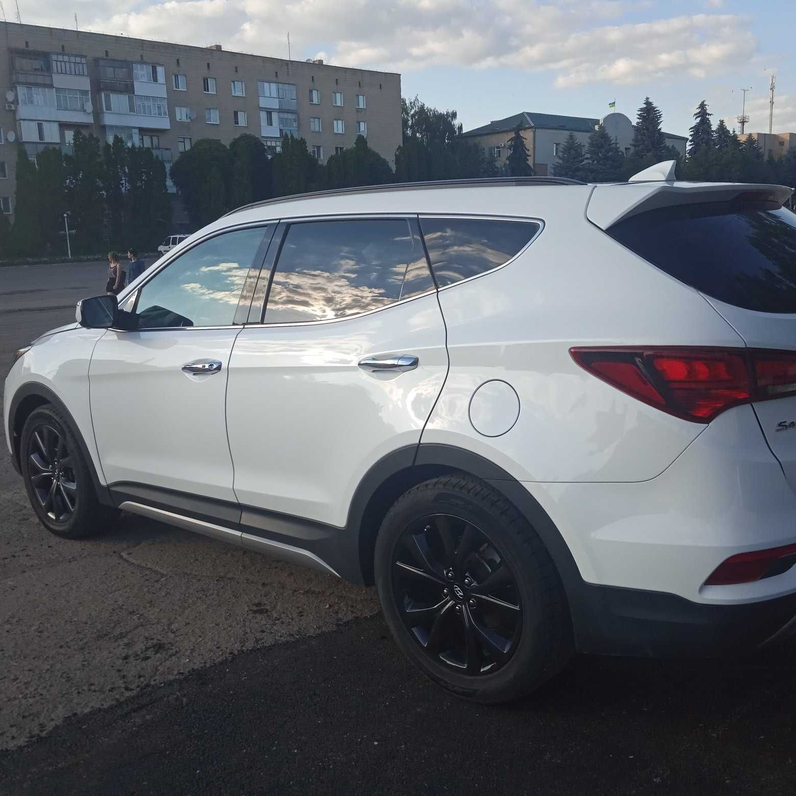 Продам HYUNDAI Santa Fe 2016