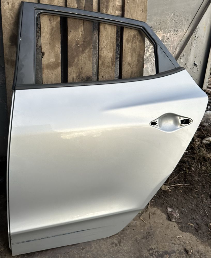 Дверь задняя левая голая Hyundai IX35 код краски 9S
