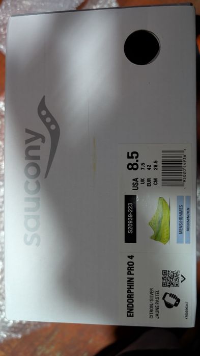 Saucony endorphin pro 4 карбонові кросівки для бігу 42 розмір