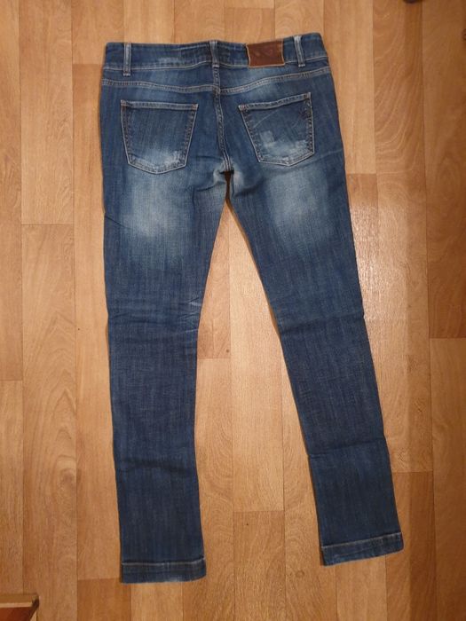 Spodnie jeansowe , z dziurą na kolanie , roz 40