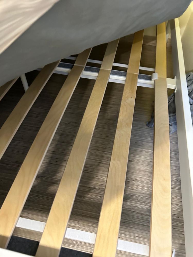 Cama e colchão Ikea