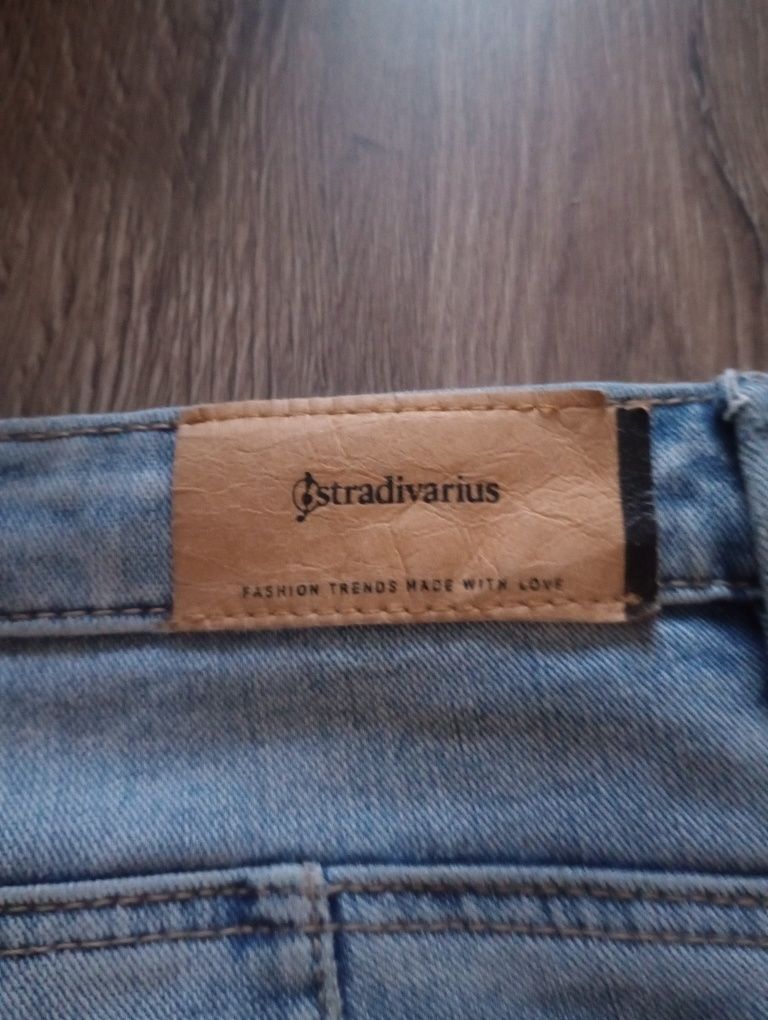 Spodnie Stradivarius L