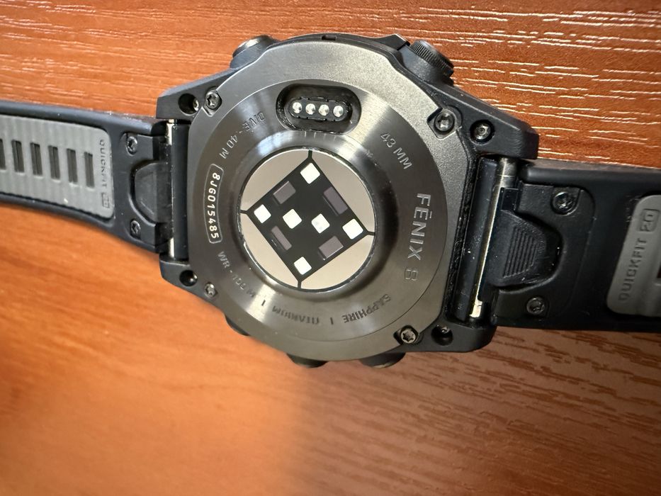 Garmin Fenix 8 43mm AMOLED Sapphire Carbon Gray DLC Titanium