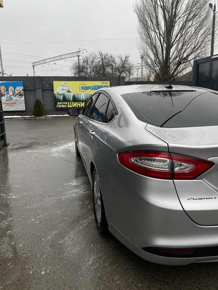 Машина Ford Fusion 2016 SE 2,5 двигатель Бензин